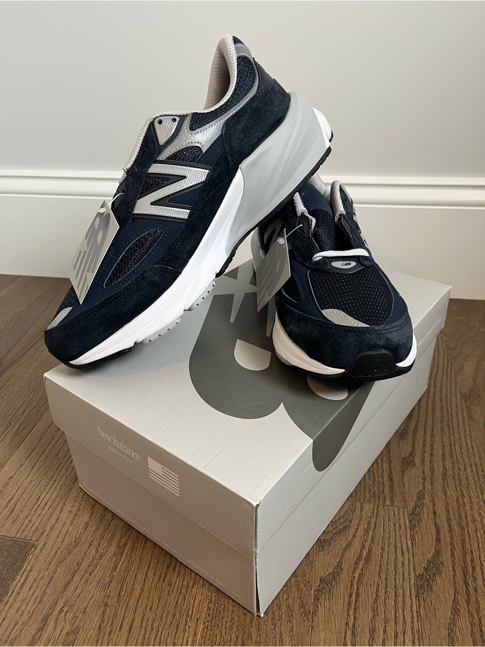 New in Box New Balance Men's 990v6 Sneakers size 8 X-Wide